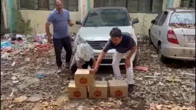 उदगीरच्या राज्य उत्पादन शुल्क विभागाची कारवाई,देशी दारूची अवैध वाहतूक करणारी कार पकडली