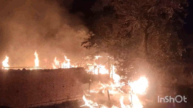 बेलहर के घुठीया गांव में आग लगने से एक घर जलकर राख, ग्रामीणों की सहयोग से आग पर काबू