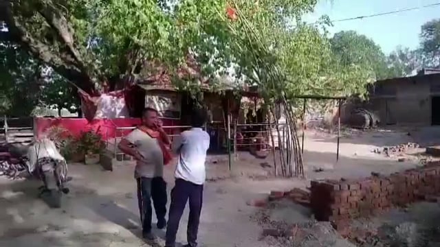 गोंडा:पूरेडाल निवासी व्यक्ति ने गांव के ही कुछ लोगों पर मंदिर की भूमि पर अवैध कब्जा करने का लगाया आरोप