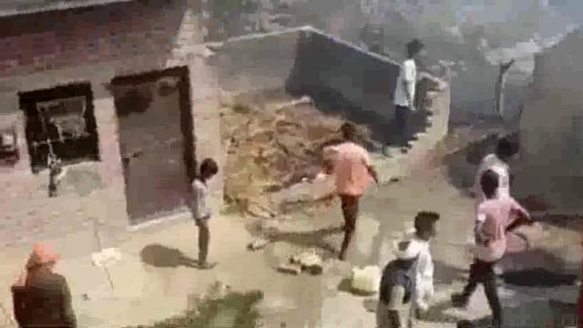 गोंडा: अज्ञात कारणों से लगी आग चार घरों की गृहस्थी जलकर हुई राख