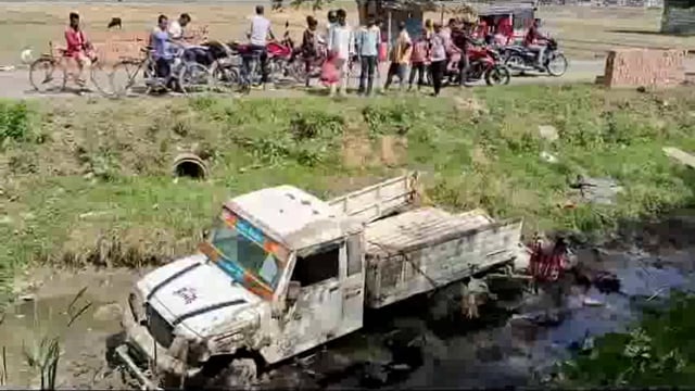 डीजे वाहन अनियंत्रित होकर नहर में पलटा; मौके पर दो आदमी की हुई मौत