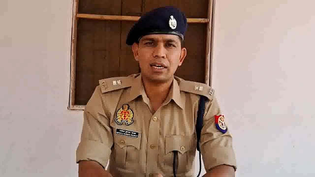 गोंडा :मनकापुर कोतवाली क्षेत्र में सड़क किनारे  पडा़ मिला एक व्यक्ति का शव सूचना पर पहुंची पुलिस जांच में जुटी