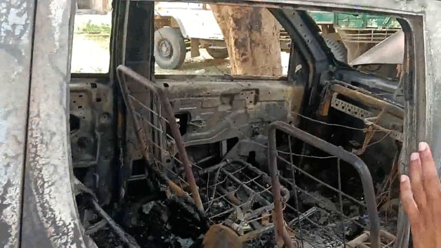 थाना परिसर में खड़ी अग्नि शमन वाहन में अचानक आग लगने से अग्नि शमन सेवा की गाड़ी जलकर हुई राख