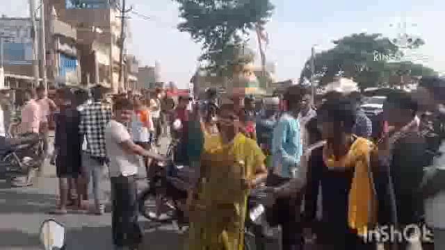 सूर्यगढ़ा -सड़क हादसे में चार लोगों की मौत पर गुस्साए लोगों ने  एनएच 80 को किया कुछ देर के लिए जाम।