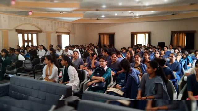  नेहरू युवा ग्रामीण महिला विकास संस्थान मथुरा ने एक सेमिनार में पृथ्वी दिवस पर प्लास्टिक मुक्त भारत बनाने का संकल्प लिया