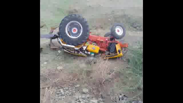 तोंडचिर येथे ट्रॅक्टरचा हेड पलटी,सुदैवाने जिवीत हानी टळली,