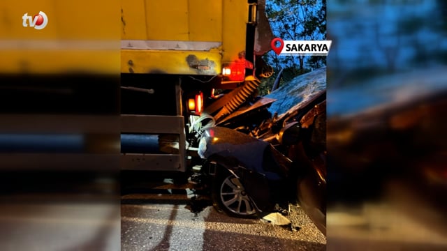 Otomobil, PTT Kamyonuna Ok Gibi Saplandı 1 Ölü, 2 Yaralı