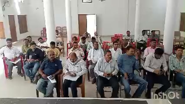  विकासखंड सभागार में ग्राम प्रधानों सचिवो सहित अन्य कर्मियों को अधिक से अधिक मतदाताओं को जागरूक करने की दिलाई गई शपथ