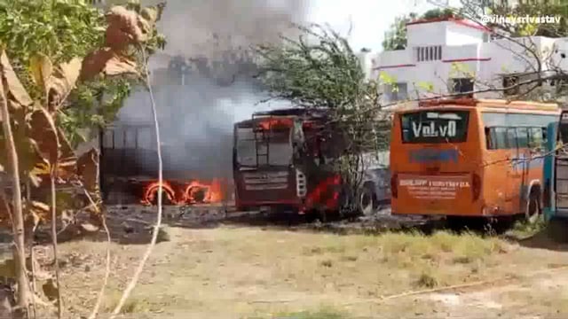 गैंग गैंगस्टर एक्ट में जब्त की गई गाड़ियों में अज्ञात कारणों से लगी आग