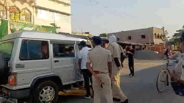 बांका के चांदन प्रखंड के 124 बूथ पर कड़ी सुरक्षा के बीच 2 बजे तक सभी मतदान केन्द्रों पर 50% हुआ मतदान लगी रही लंबी कतार