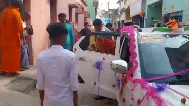 चांदन में नई नवेली दुल्हन नें दूल्हे के साथ ससुराल जाने के पूर्व हर्षोल्लास के साथ किया लोकतंत्र का मतदान