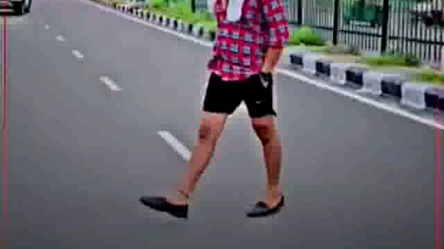 Delhi Mein Ek yuvak Ko rail banana Pada mahanga viral video hone per police action Mein uska mobile aur Gadi japt Ki