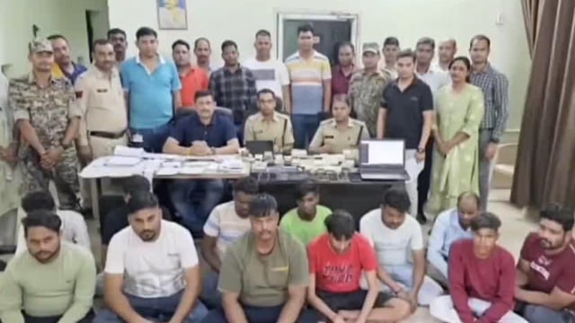 साइबर सेल जूटमिल पुलिस ने सट्टा पट्टी लिखने वाले12आरोपियों से नगद13लाख 46हजार1लैपटॉप1टैबलेट15मो लाखों की सट्टापट्टी जप्त