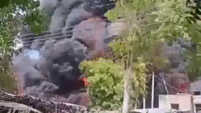 थाना जैत  गांव जैत  जल जीवन मिशन के प्लास्टिक के पाइप गोदाम में लगी भीषण आग