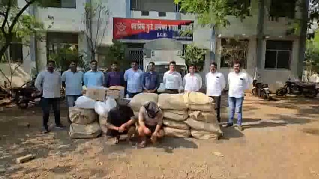 अवैध गुटखा वाहतूक; दोन जण ताब्यात; 7 लाख 81 हजारा चा माल हस्तगत; स्थानिक गुन्हे अन्वेषण शाखेची कारवाई