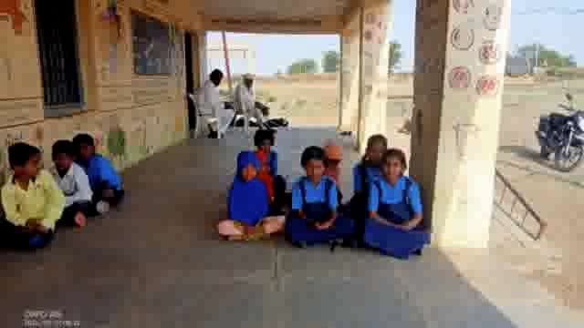 शहरासह तालुक्यात विविध ठिकाणी महाराष्ट्र दिनानिमित्त ध्वजारोहण