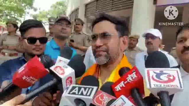 बीजेपी लोकसभा सदर प्रत्याशी दिनेश लाल यादव निरहुआ व लालगंज नीलम सोनकर ने किया नामांकन