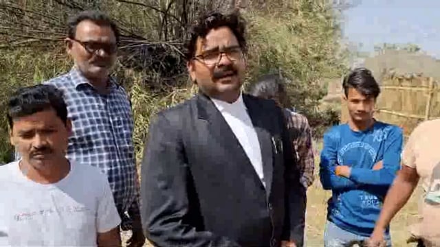 बलरामपुर जिले के उतरौला तहसील क्षेत्र के गूमा फातिमा जोत सिवान में लगी भीषण आग सुनिए क्या कुछ कहते हैं अधिवक्ता ।