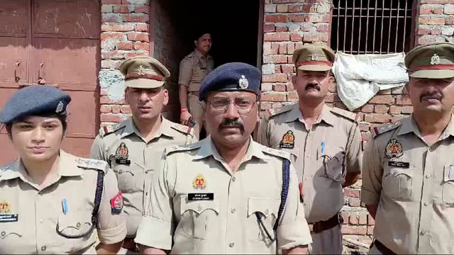 खाना खंदोली क्षेत्र एक युवक का शब मिलने की सूचना पर थाने द्वारा मौके पर कार्यवाही करते हुए पश्चिमी जॉन डीसीपी सोनमकुमार 