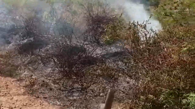 अचानक ट्रांसफार्मर में लगी आग से ट्रांसफार्मर जलकर हुआ क्षतिग्रस्त, काफी मशक्कत के बाद ग्रामीणों ने आग पर पाया काबू 