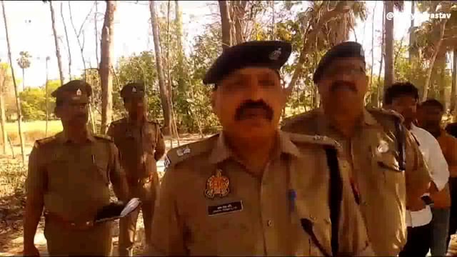 संदिग्ध परिस्थितियों में प्रेमी और प्रेमिका का शव पेड़ पर लटकता मिला,पुलिस मौके पर पहुंचकर लाश को पोस्टमार्टम हाउस भेजा 