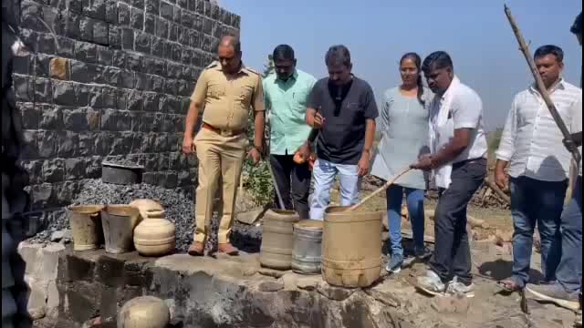 डोंगरशेळकी तांड्यासह विविध ठिकाणी अवैध दारूवर छापे,3 लाख 7 हजार 835 रुपयांचा मुद्देमाल केला जप्त,