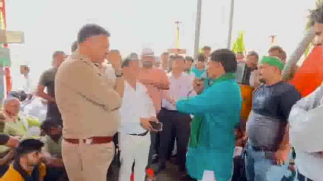 यमुना एक्सप्रेसवे के माट टोल प्लाजा को भाकियू ने ढाई घंटे तक फ्री किया काटा हंगामा