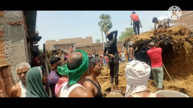 मूर्तियां गांव में नेवारी की एक पुंज में लगी आग हुआ नुकसान