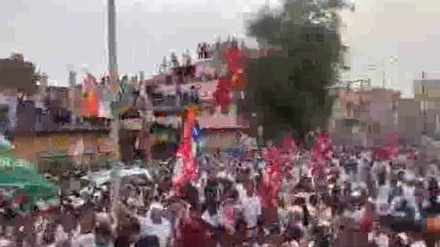 Agra Fatehpur Sikri Loksabha seat Mein Priyanka Gandhi ko dekhne ke liye umari Bheed