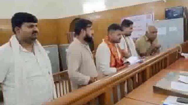 Bahraich: कैसरगंज से भाजपा प्रत्याशी करणभूषण सिंह ने कैसरगंज से किया नामांकन