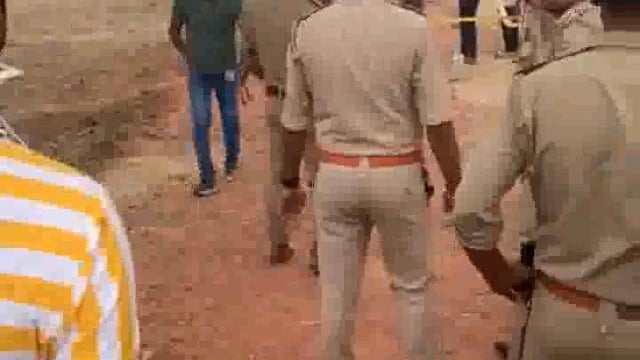 मथुरा जिले में 24 घंटे के अंदर  युवक युवती के अध जले अज्ञात शव अलग-अलग दो थाना क्षेत्र मे मिले