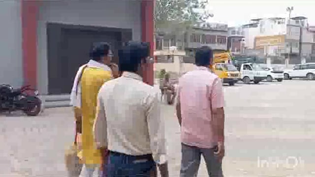 बंदर पकड़ो अभियान चलाए जाने को लेकर जनता पुकारी बंदर सफारी का प्रतिनिधिमंडल मथुरा वृंदावन नगर निगम के नगर आयुक्त से मिला