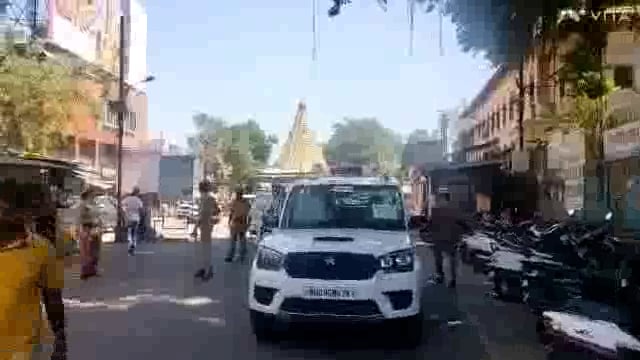 केंद्रीय मंत्री नितीन गडकरी यांनी कोल्हापूर मध्ये श्री अंबाबाईचे दर्शन घेतले.