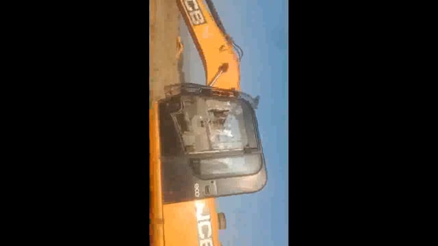 बालू घाट को बंद कराया अपराधियों ने ट्रक एवं पोकलेन का शीशा तोड़ा स्थानीय ग्रामीणों में दहशत का माहौल