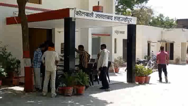 दुर्गा मंदिर के सामने से चोरों ने दूसरी बार घटना को दिया अंजाम,ग्रामीण की मोटरसाइकिल की चोरी पीड़ित थाने में दी तहरीर 