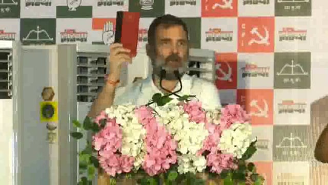 Jharkhand Mein Rahul Gandhi Ji ek raili ko sambodhit karte hue kaha ki Ham Jaan De Denge lekin sanvidhan per Aanch Nahin Aane Denge