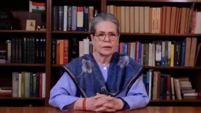 Congress sansadiy dal ki Neta Shrimati Sonia Gandhi ne video Banakar message ke Madhyam se Desh Ke Logon Ko Sandesh bhej
