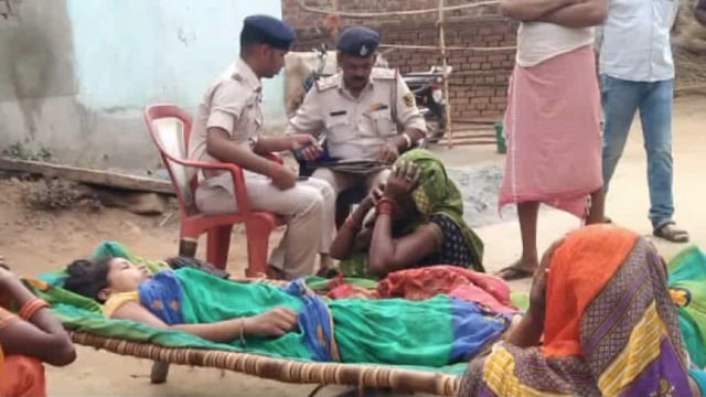 अवेेध सबंध की विरोध करने पर पत्नी की गला दबाकर हत्या 