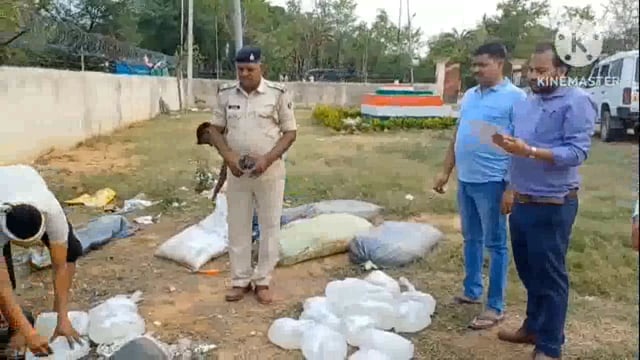 परना डाबर थाना परिसर में चुलाई गई महुआ देशी शराब का किया गया वीनिस्टीकरण