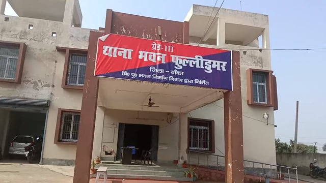 पुलिस ने भारी मात्रा में फुलाये जा रहे जावा महुआ को विनष्ट करते हुए 30 लीटर महुआ शराब किया जप्त, दर्ज हुई प्राथमिकी 