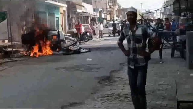 जनपद बुलंदशहर खड़ी मारुति वैन में लगी आग जोरदार धमाका