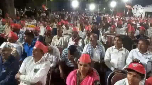रानी सराय क्षेत्र में सपा की लगी चौपाल भीड़ मेंउमड़ी जनता सपा प्रत्याशी ने बीजेपी परसाधा निशाना संविधान बचाओ के लगे नारे