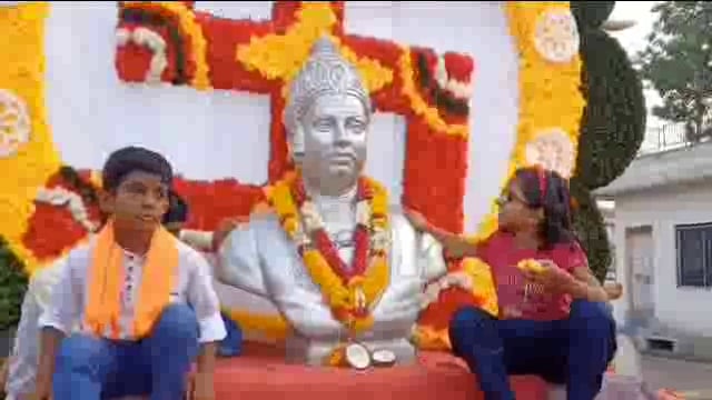 उदगीर शहरात महात्मा बसवेश्वर महाराज यांच्या जयंती निमित्त भव्य शोभा यात्रा