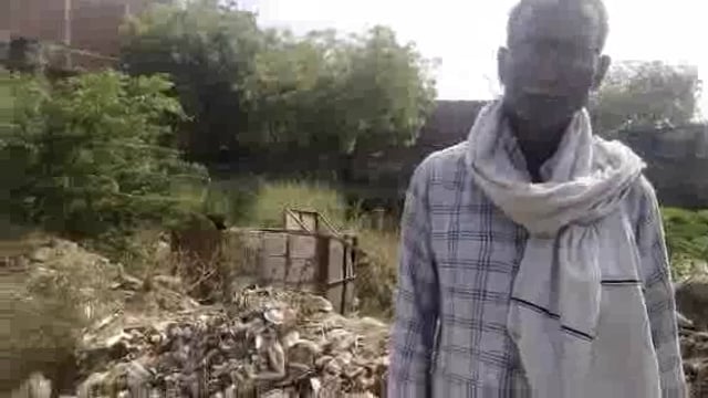 बाघराय थाना क्षेत्र के बिहार बाजार में पी डब्लू डी के अधिकारियों ने बिना सूचना पान की दुकान को किया ध्वस्त हुआ आक्रोश,