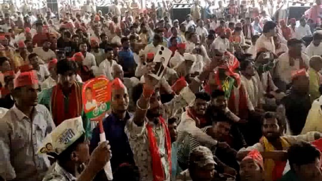 Bahraich: चुनावी जनसभा को संबोधित करते हुए अखिलेश यादव 