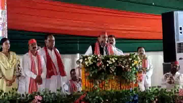 Bahraich: बहराइच पहुंचे पूर्व सीएम अखिलेश यादव आखिर क्या कह दिया उन्होंने अपने भाषण में