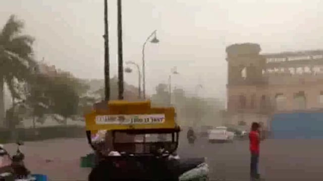 Rajdhani Lucknow mein Mausam Ne Li karvat Tej Hawaon ke sath Dhul Bhari Aandhi AVN कहीं-कहीं Barish bhi hone ki Sambhavn jatai Gai Logon Ko Hui pareshani