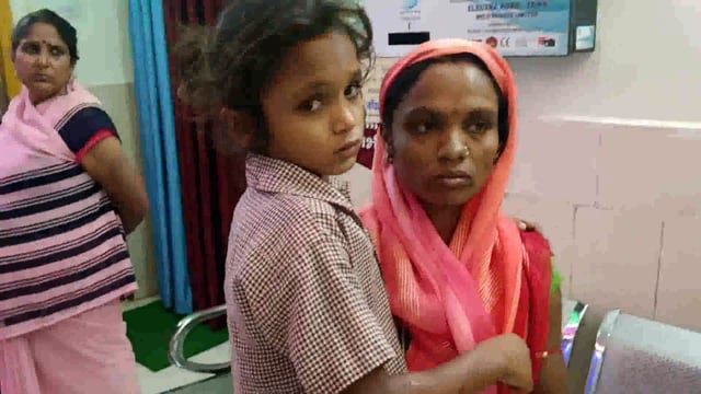 कुत्ते के हमले से 6 वर्षीय बालक बुरी तरह हुआ जख्मी, परिजनों ने अस्पताल पहुंच बच्चों का कराया इलाज