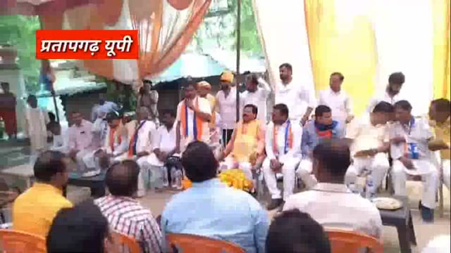 प्रतापगढ़।सांसद और विधायक दोनों लोग मिलकर मान्धाता नगर पंचायत को आदर्श नगर पंचायत बनाएंगे। ये सांसद संगम लाल की गारंटी है