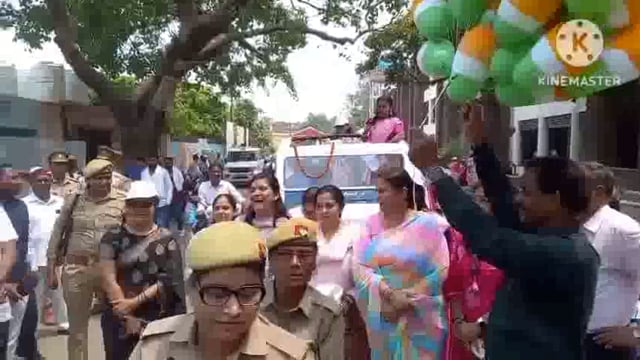 महिलाओं ने पिंक स्कूटी रैली निकाल कर किया जागरूक एडीएम प्रशासन ने गुब्बारे उड़ाकर रैली का किया शुभारंभ